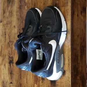 Womens Nike Air Max Excee black and white size 7
